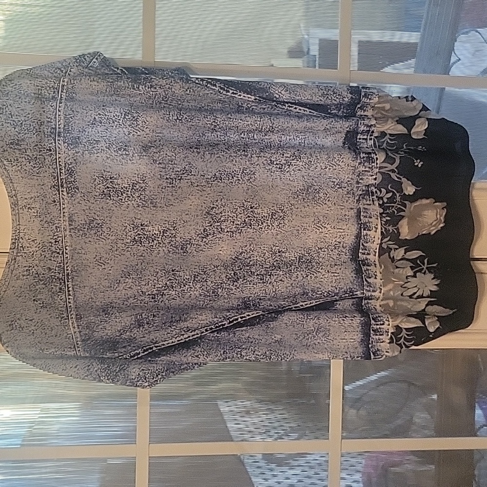 Women's Blue Jean Color Blouse Cap Sleeve Gem-embellished Vibrant Floral Size 1X - Picture 5 of 7